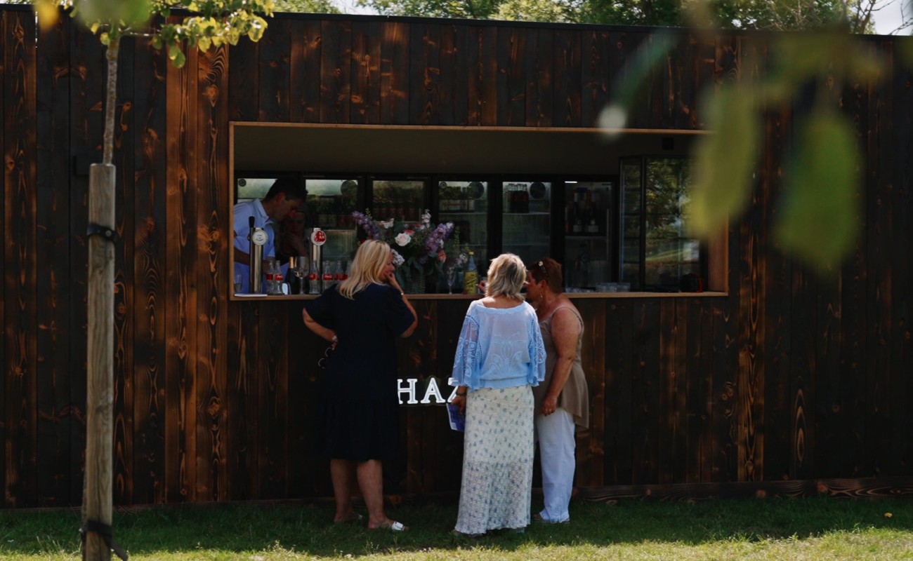 bar